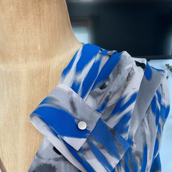 Alfani Petite Large Blouson Long Sleeve Blouse – Blue Gray Abstract Print - Picture 3 of 4